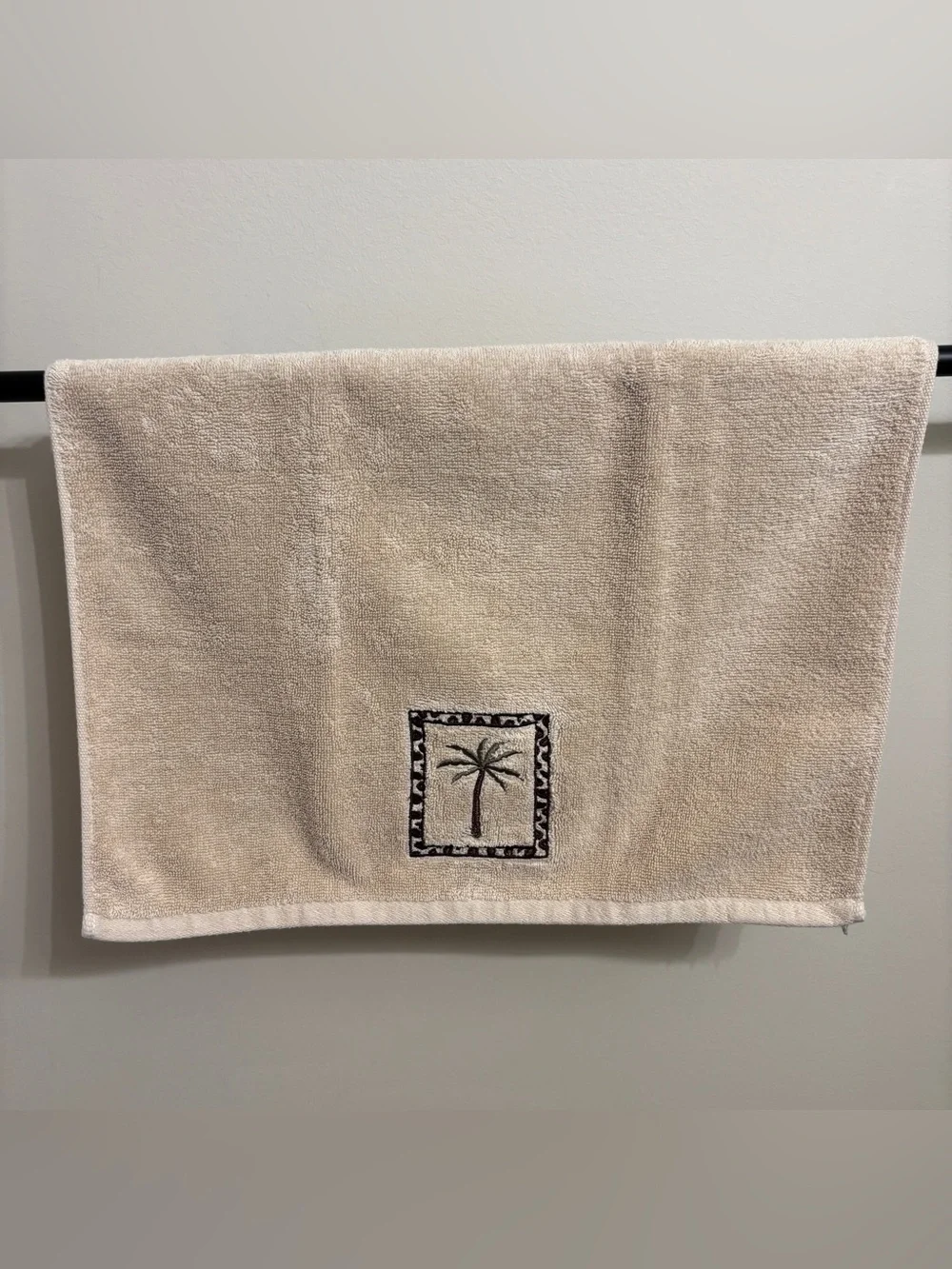 Avanti EMB Palm Tree Terry Towel Set Beige Tropical Animal Print Border Set of 2